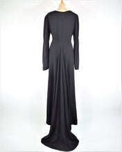 Charger l&#39;image dans la galerie, Magnifique robe de soirée en crêpe noir &#39;1930 magnificent evening dress of black crêpe
