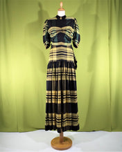 Charger l&#39;image dans la galerie, robe de soirée rare longue des années&#39;1940 rare long evening dress
